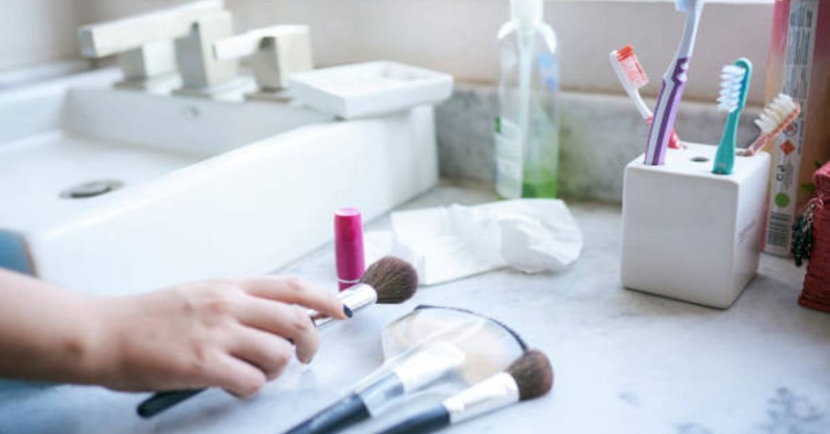 Cleaning Your Makeup Brushes